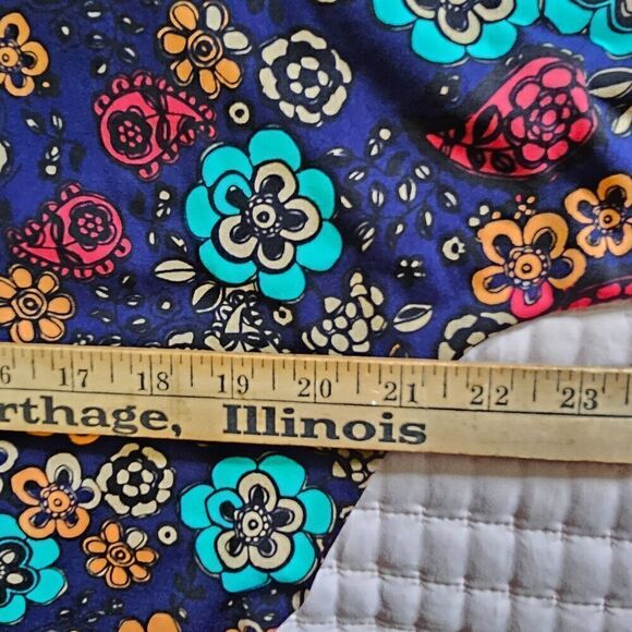 EUC LULAROE FUN FLORAL PRINT KIMONO SHRUG TOP LONG LINE SIZE SMALL - Picture 11 of 12